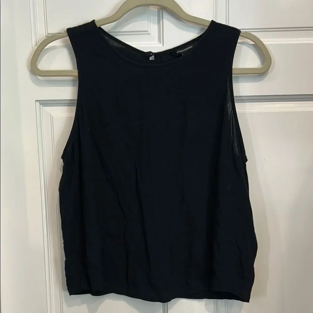 Banana republic classic Black SLEEVELESS TOP -COVERED BUTTONS DOWN BACK SMALL